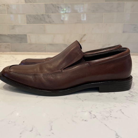 Banana Republic Slip On Dress Shoe/Loafer in Brown Leather, Size 8M - Picture 5 of 11